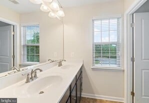 326 Eagles Ridge Way in Glen Burnie, MD - Building Photo