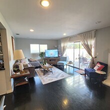 19030 Community St in Los Angeles, CA - Building Photo - Building Photo