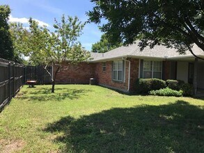 303 Myrtle Ave in Waxahachie, TX - Building Photo - Building Photo