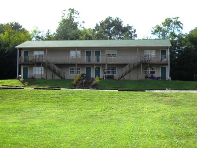 89 Pleasant Valley Dr in Chatsworth, GA - Foto de edificio