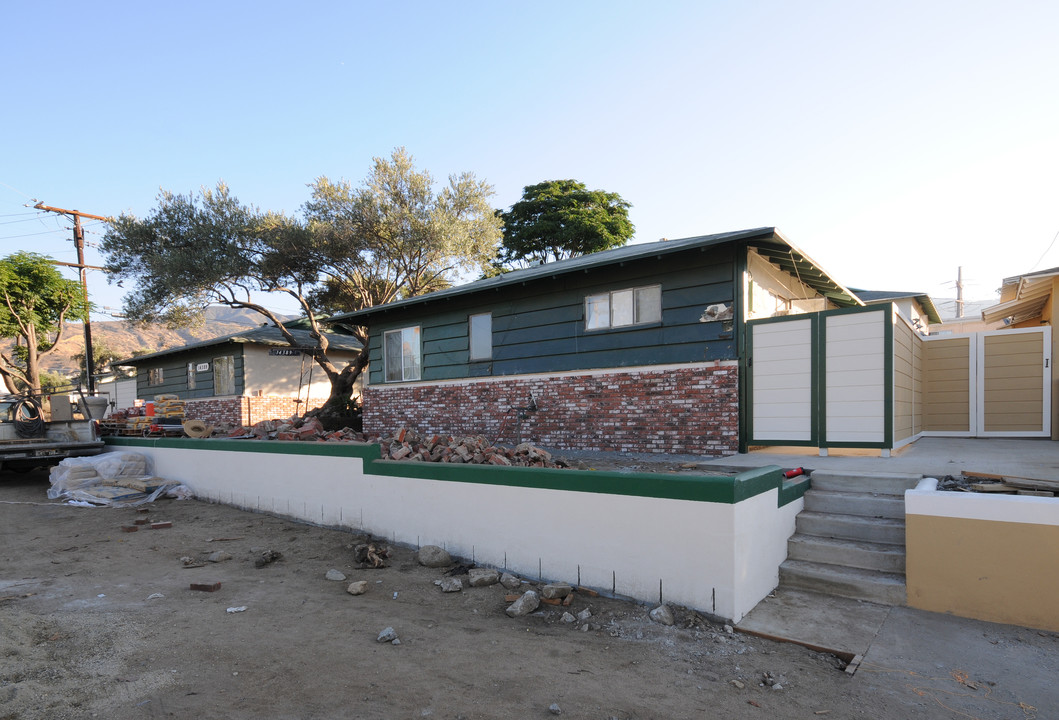 14389 Foothill Blvd in Sylmar, CA - Building Photo