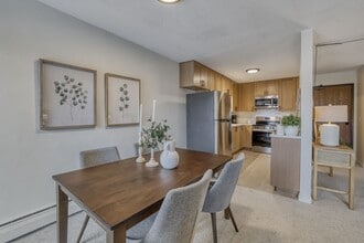 7601 W 101st St, Unit 216 in Minneapolis, MN - Building Photo - Building Photo