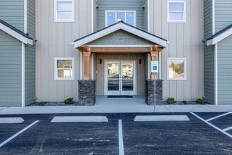 Sagecrest Apartments in Wenatchee, WA - Foto de edificio - Building Photo