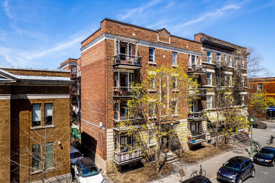 1125 Bernard in Montréal, QC - Building Photo