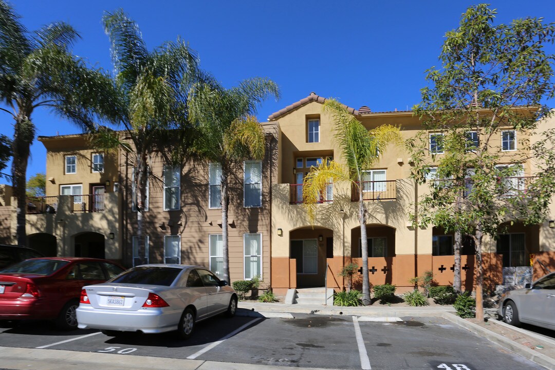 San Martin De Porres Apartments in Spring Valley, CA - Foto de edificio