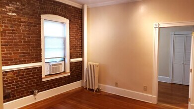 880 Massachusetts Ave, Unit 311 in Cambridge, MA - Foto de edificio - Building Photo
