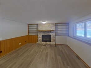 4350 Thornhill Ln in Vadnais Heights, MN - Foto de edificio - Building Photo