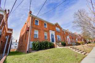 4012 8th St NE, Unit 4 Apartments