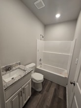 1215 Fairway Dr, Unit 101 in Longview, TX - Building Photo - Building Photo