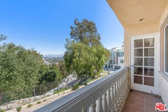3962 Oakfield Dr in Los Angeles, CA - Building Photo - Building Photo