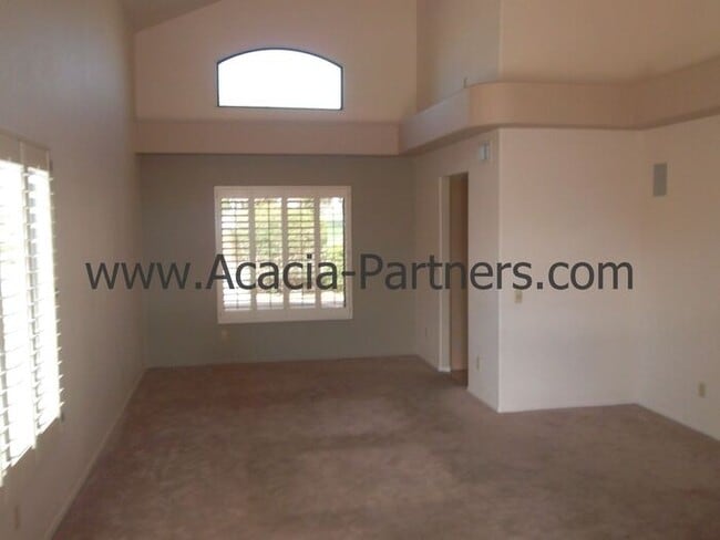 10211 N Oak Knoll Ln in Oro Valley, AZ - Foto de edificio - Building Photo