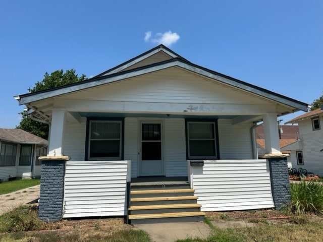 property at 607 E Kansas Ave