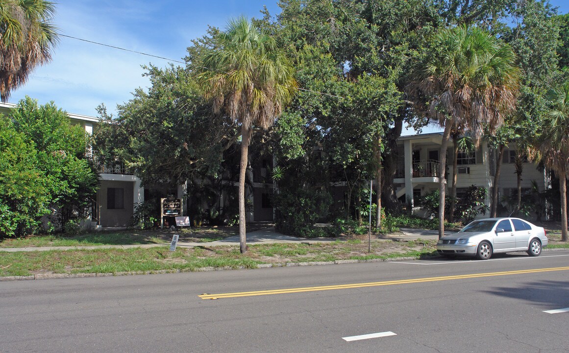 Southern Oaks in St. Petersburg, FL - Foto de edificio