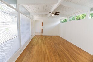 139 W Canada in San Clemente, CA - Building Photo