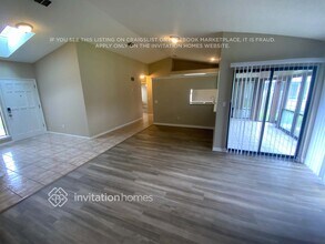 2171 Aztec Dr W in Jacksonville, FL - Foto de edificio - Building Photo