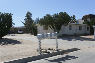 55335 Santa Fe Trl in Yucca Valley, CA - Building Photo - Primary Photo