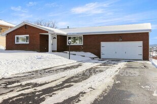 1020 Grove St in Greensburg, PA - Building Photo