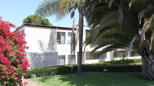 Fairmount Villas in San Diego, CA - Building Photo - Building Photo