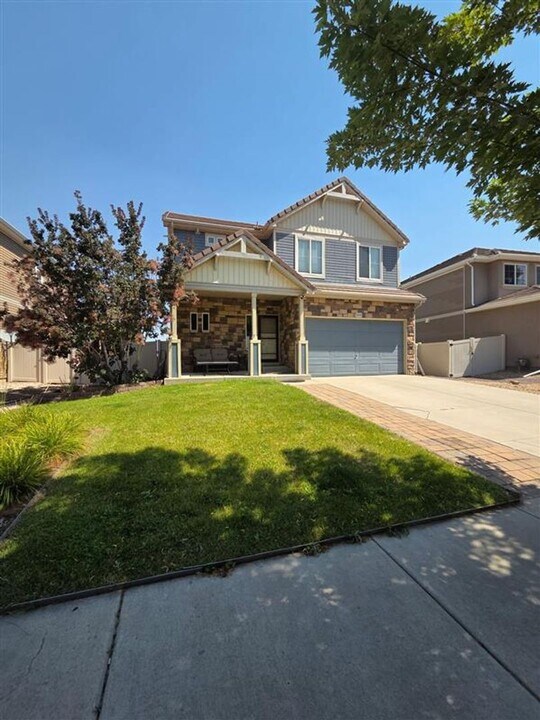 5079 Ridgewood Dr in Johnstown, CO - Building Photo