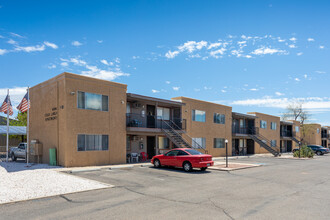 Casa Larga Apartments in Tucson, AZ - Building Photo - Building Photo