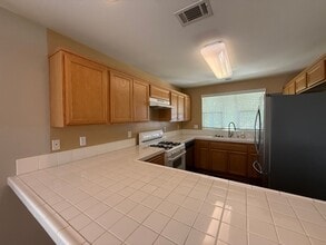 12408 Denali Ct in Moorpark, CA - Building Photo - Building Photo