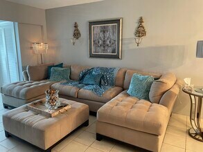 2131 NE 42nd Ct-Unit -210e in Lighthouse Point, FL - Foto de edificio - Building Photo