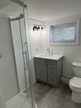 51 Walnut St, Unit B in Saugus, MA - Foto de edificio - Building Photo