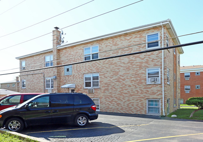 601 S Iowa Ave in Addison, IL - Foto de edificio - Building Photo