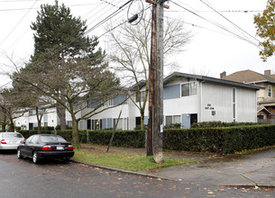 Hazel Plaza in Seattle, WA - Building Photo - Building Photo