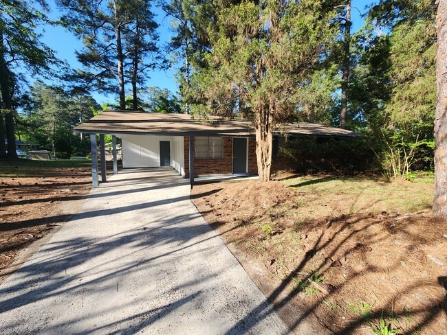 property at 2433 Amsterdam Dr