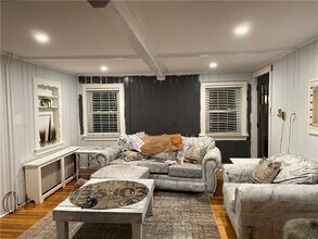 42 Dixon St in Newport, RI - Building Photo - Building Photo