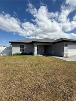 2817 NW 21st Ave in Cape Coral, FL - Building Photo