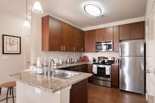 Le Mirage in Midland, TX - Building Photo