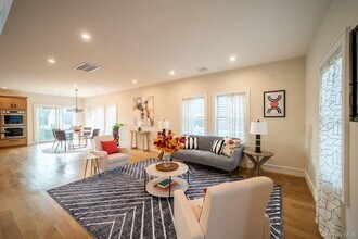 60 Ramble Ln in Levittown, NY - Building Photo - Building Photo