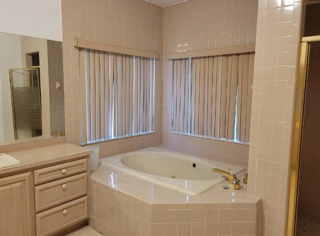 9512 Joe Ebert Rd in Seffner, FL - Building Photo - Building Photo