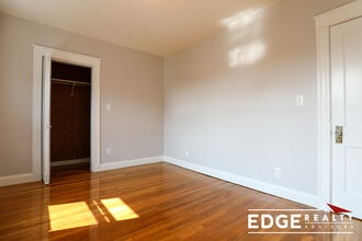 53 Elmira St, Unit 1 in Boston, MA - Foto de edificio - Building Photo