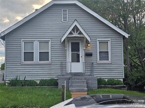 2831 Old Hanley Rd in St. Louis, MO - Building Photo - Building Photo