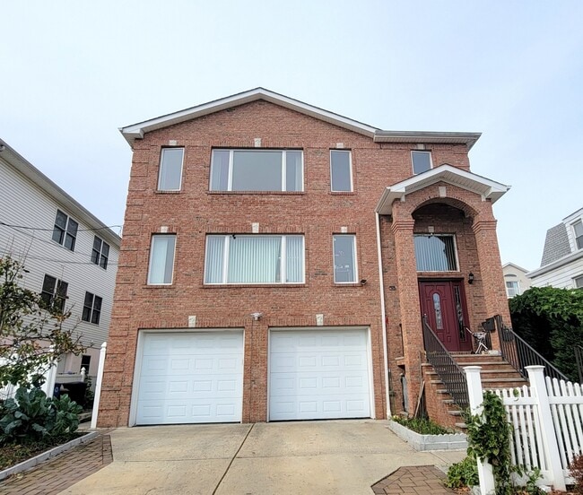 81 Forest St, Unit 2