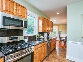12 White Ave, Unit 3 in Chestnut Hill, MA - Building Photo - Building Photo
