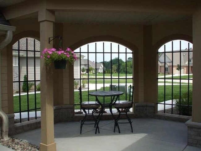 W163N5493 Westwind Dr, Unit Westwind Dr. Condo in Menomonee Falls, WI - Building Photo - Building Photo