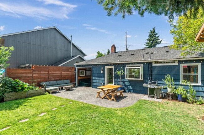 3202 SE 56th Ave in Portland, OR - Building Photo - Building Photo