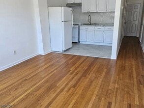 502 Washington Ave, Unit 1 in Belleville, NJ - Foto de edificio - Building Photo