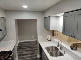 11274 Parkside Ln in Garden Grove, CA - Building Photo