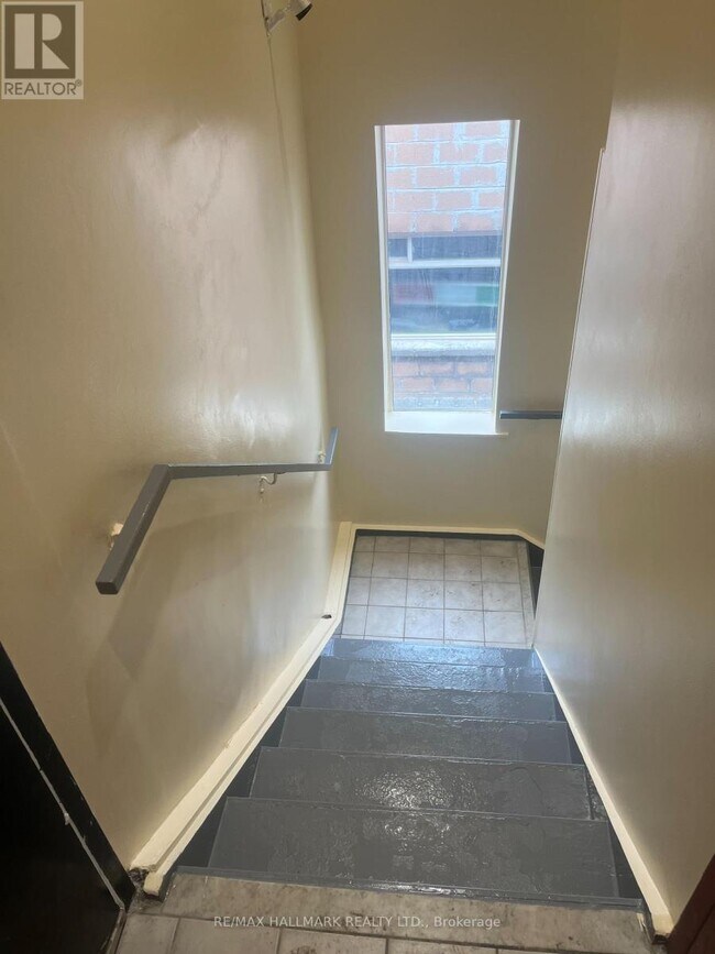 280 Raleigh Ave in Toronto, ON - Building Photo - Building Photo