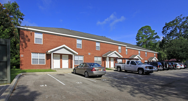 1610 Bellevue Way in Tallahassee, FL - Foto de edificio - Building Photo