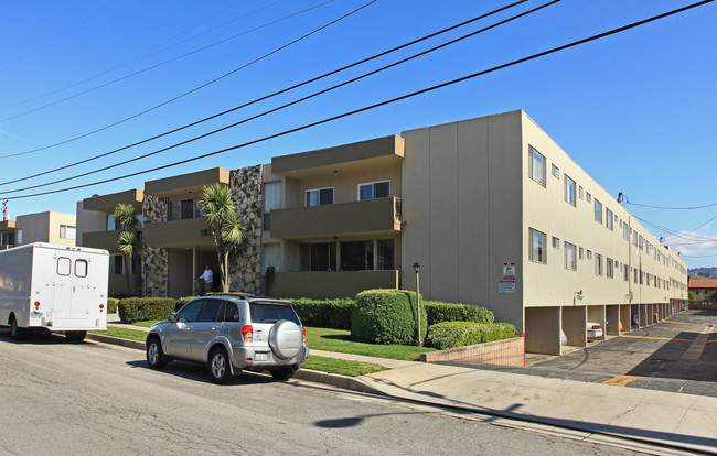 Commodore Apartments in Torrance, CA - Building Photo - Building Photo