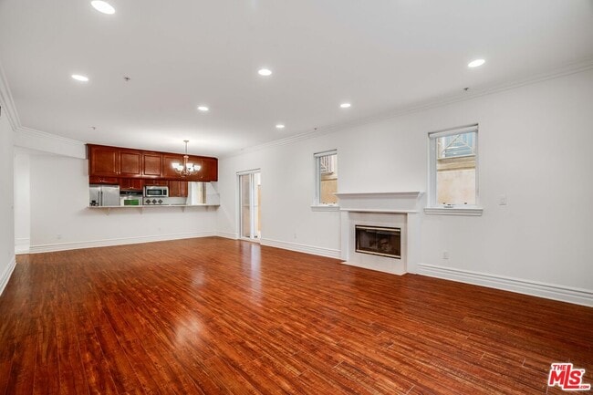 2306 Fox Hills Dr in Los Angeles, CA - Building Photo - Building Photo