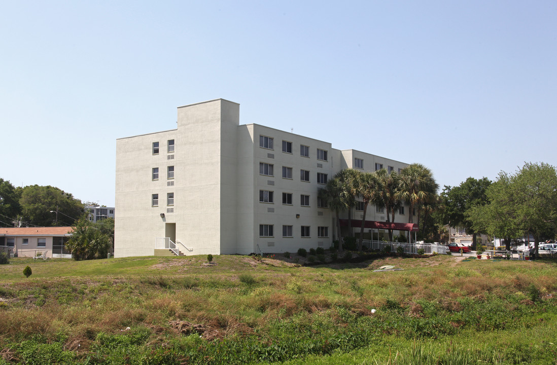 Creekside Manor I & II Apartments in Clearwater, FL - Building Photo