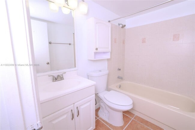 8873 Fontainebleau Blvd in Miami, FL - Building Photo - Building Photo