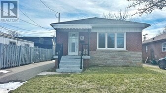 83 Cornwallis Dr in Toronto, ON - Building Photo